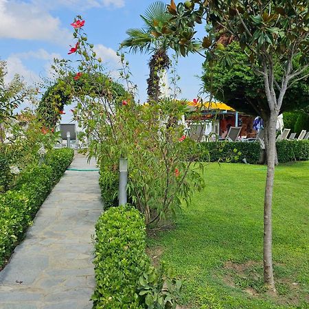 Grand Platon Hotel Olympiaki Akti Bagian luar foto