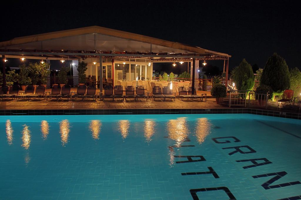 Grand Platon Hotel Olympiaki Akti Bagian luar foto