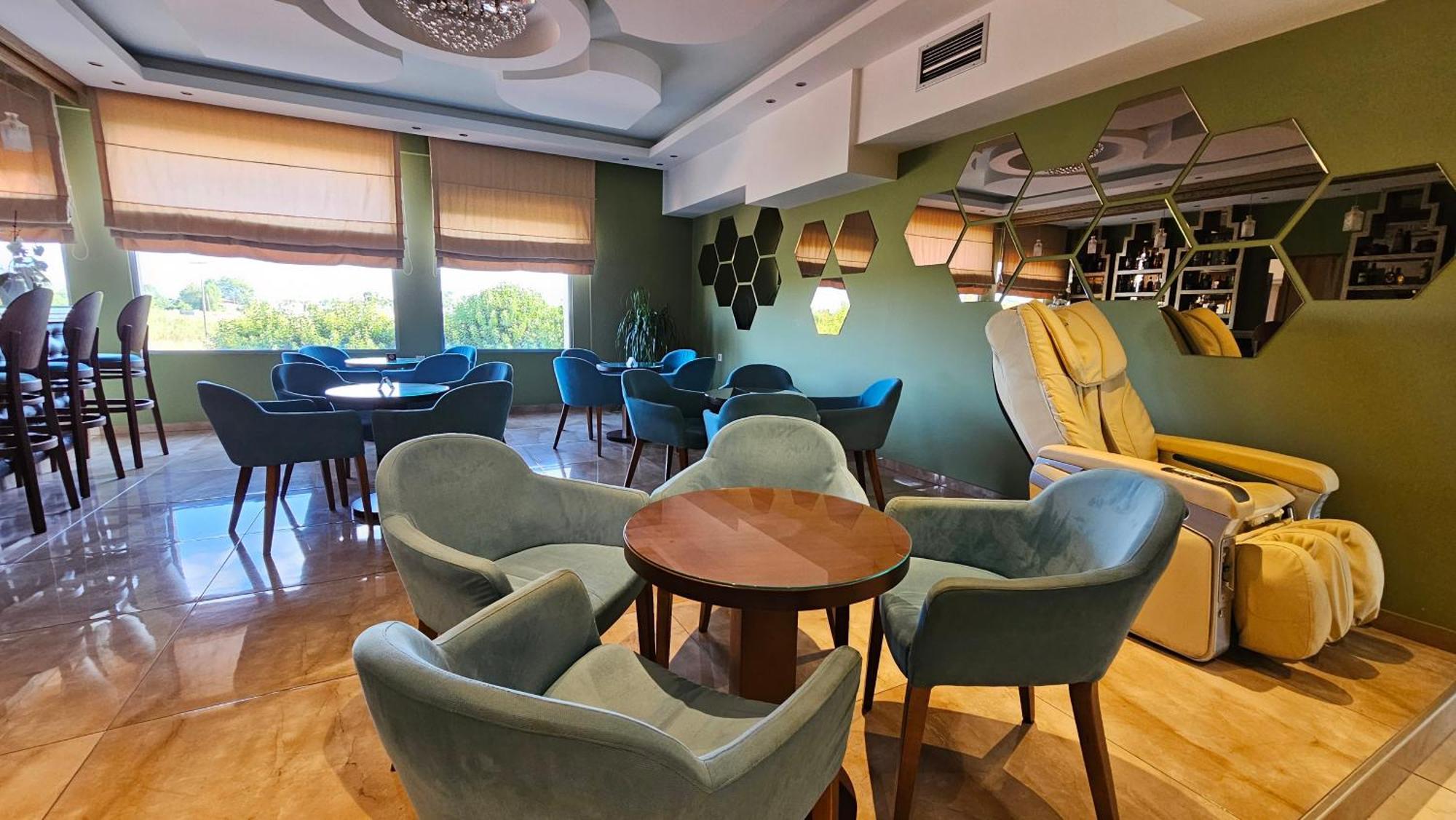 Grand Platon Hotel Olympiaki Akti Bagian luar foto